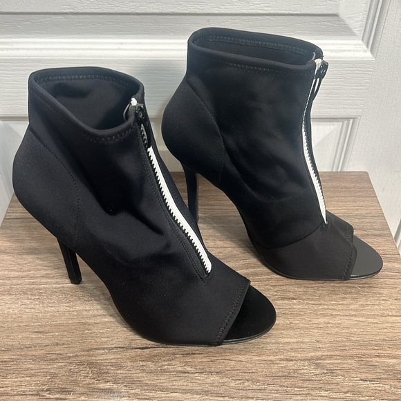 ALDO BLACK STILETTOS/BOOTIE HIGH HEELS ZIPPER SIZE 8.5 - Picture 3 of 7